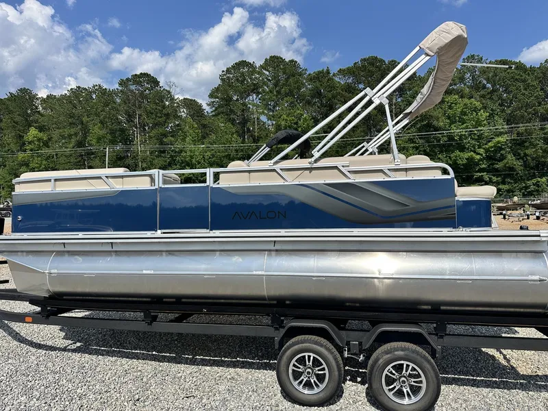 Slide: The Image of Avalon Venture Cruise-115HP 2025 - 6