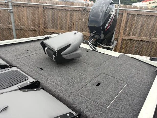 Slide: The Image of Lowe Stinger ST175 2025 - 3