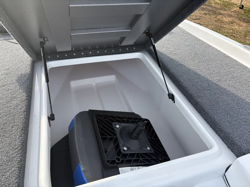 Slide: The Image of Falcon Boats 18 Freedom 2025 - 26