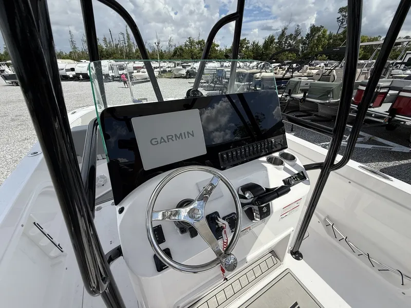 Slide: The Image of Twin Vee GFX 24GFX 2026 - 10