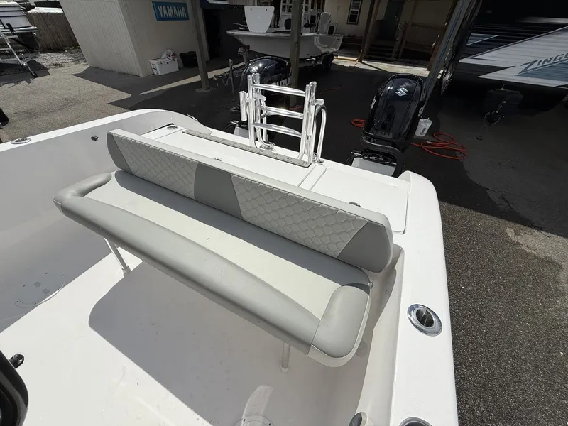 Slide: The Image of Twin Vee GFX 24GFX 2026 - 17