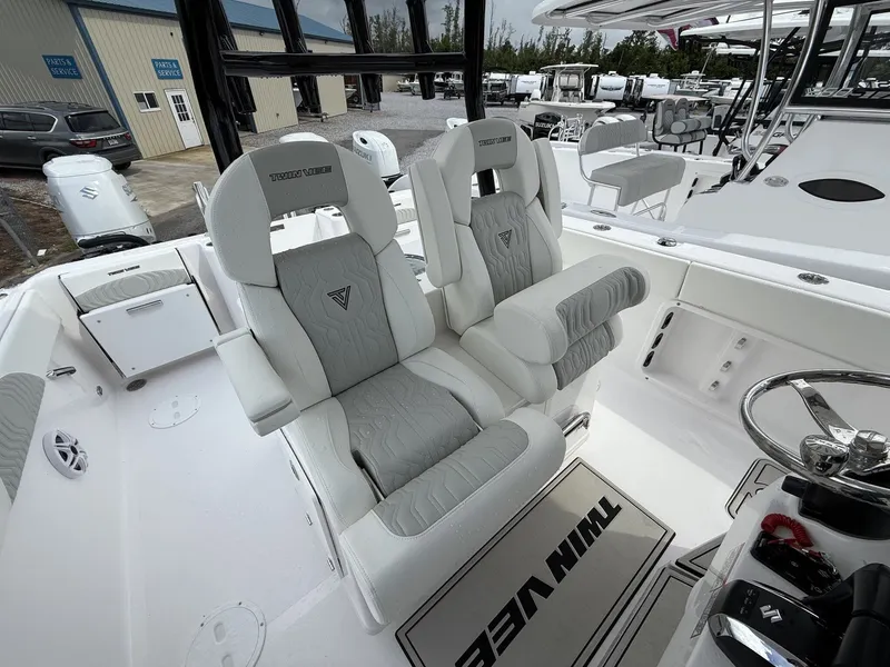 Slide: The Image of Twin Vee GFX2 280 GFX2 2026 - 15