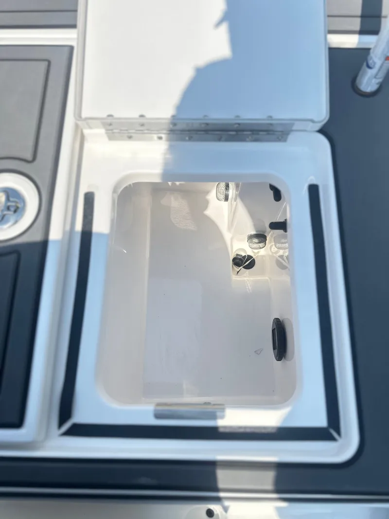 Slide: The Image of Caymas XS 21 PRO 2026 - 16