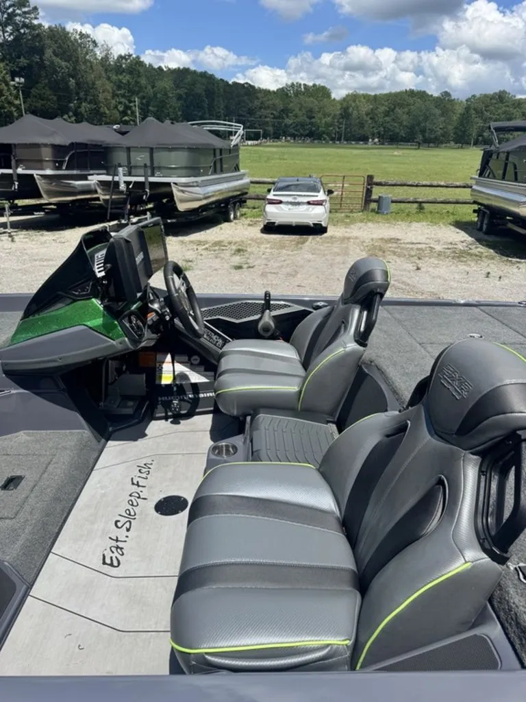 Slide: The Image of Skeeter FXR20 Limited 2022 - 9