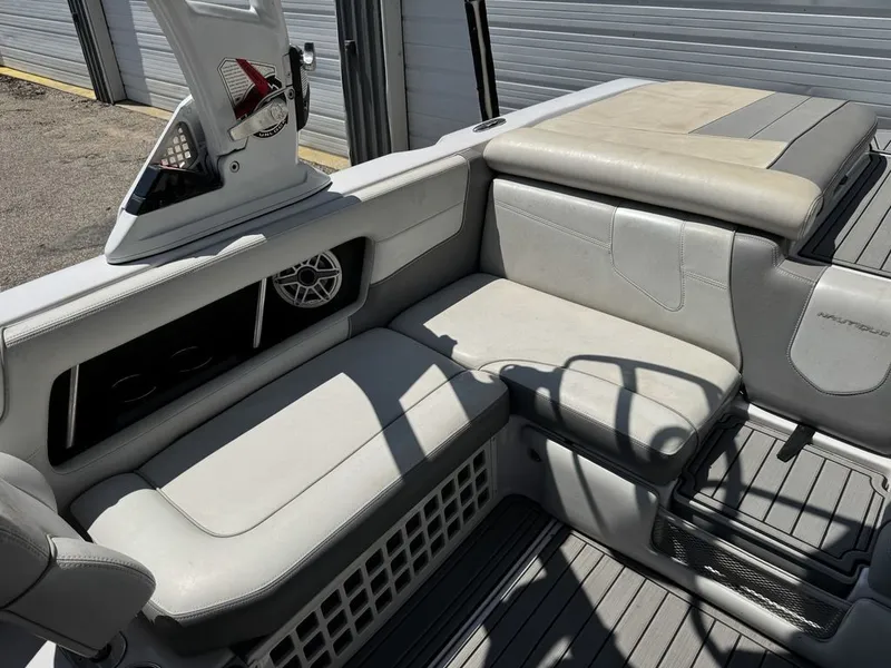 Slide: The Image of Nautique Super Air Nautique 230 2012 - 6