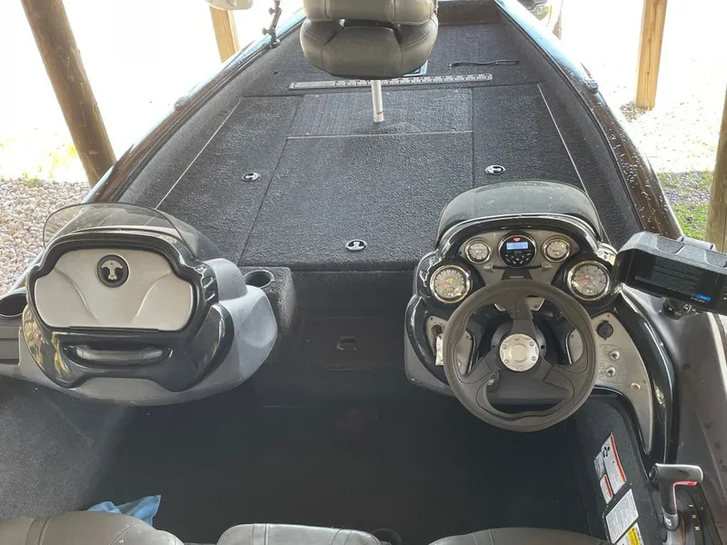 Slide: The Image of Tracker 190 TX 2021 - 10