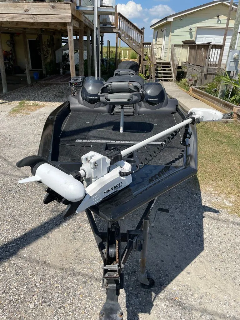 Slide: The Image of Tracker 190 TX 2021 - 11