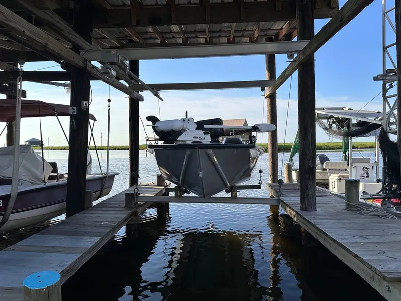 Slide: The Image of Tracker 190 TX 2021 - 13