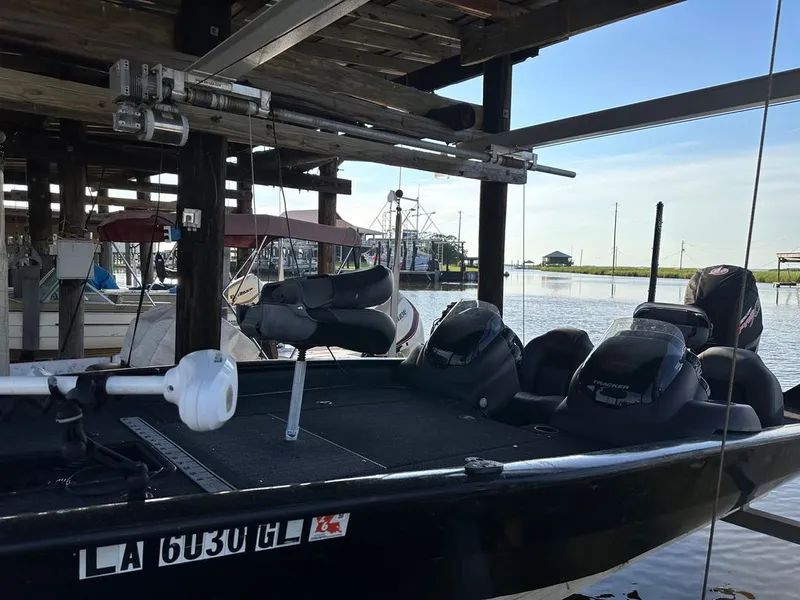 Slide: The Image of Tracker 190 TX 2021 - 14