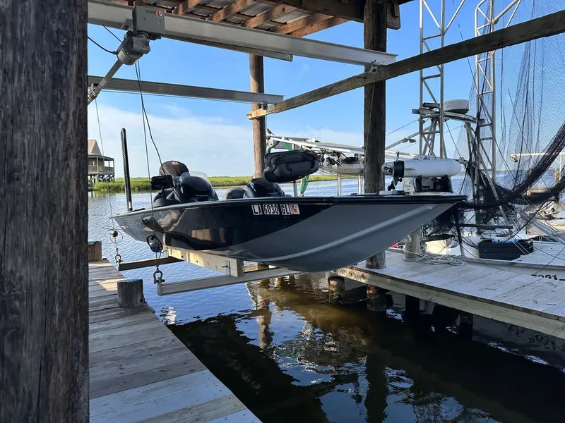 Slide: The Image of Tracker 190 TX 2021 - 16