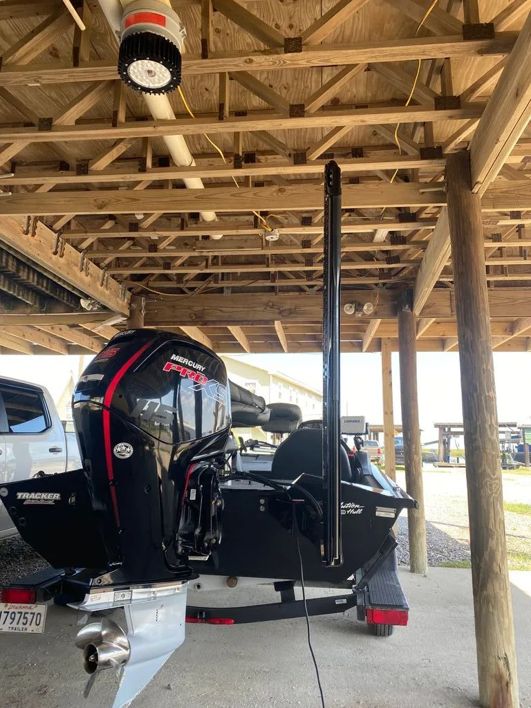 Slide: The Image of Tracker 190 TX 2021 - 17