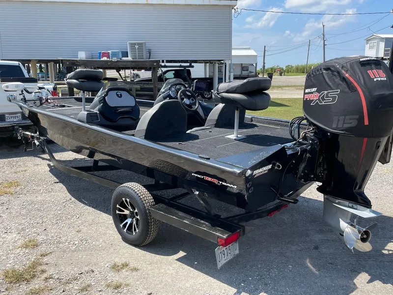 Slide: The Image of Tracker 190 TX 2021 - 2