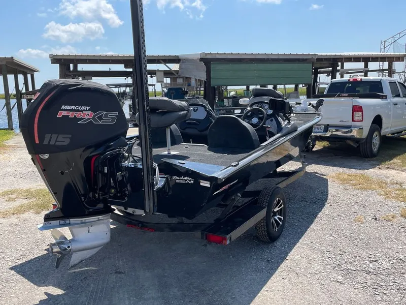 Slide: The Image of Tracker 190 TX 2021 - 3