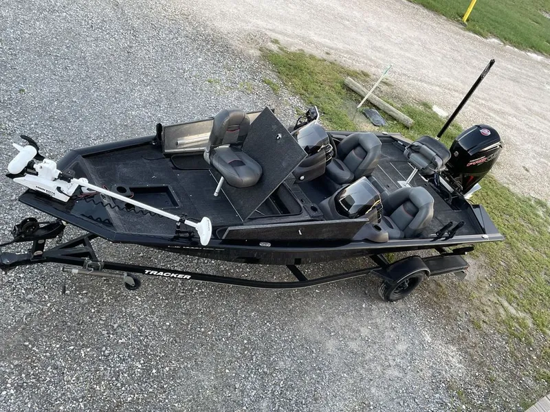 Slide: The Image of Tracker 190 TX 2021 - 4