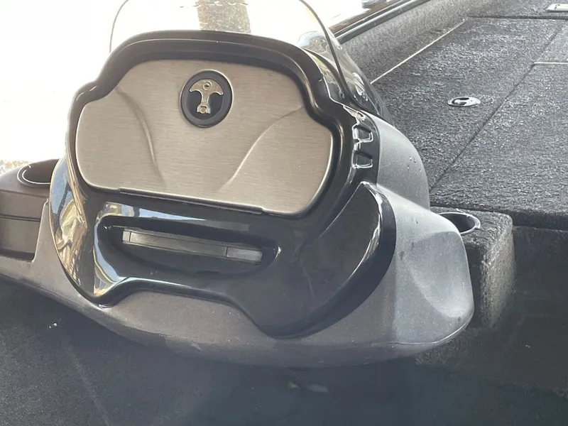 Slide: The Image of Tracker 190 TX 2021 - 8