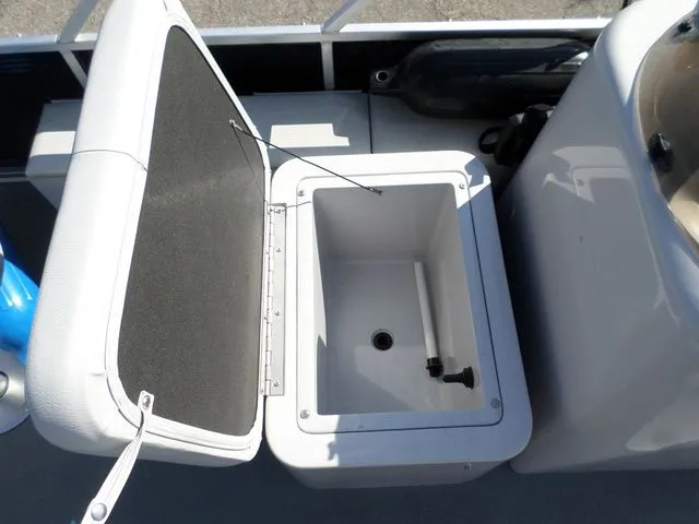 Slide: The Image of Angler 820 Panfish 2020 - 8