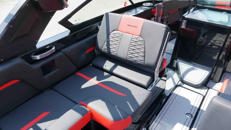 Slide: The Image of MasterCraft X26 2022 - 17