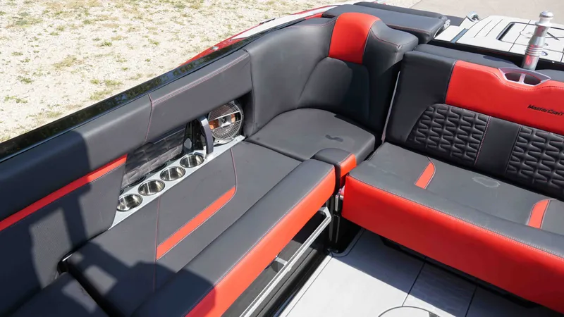 Slide: The Image of MasterCraft X26 2022 - 18