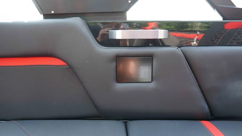 Slide: The Image of MasterCraft X26 2022 - 20