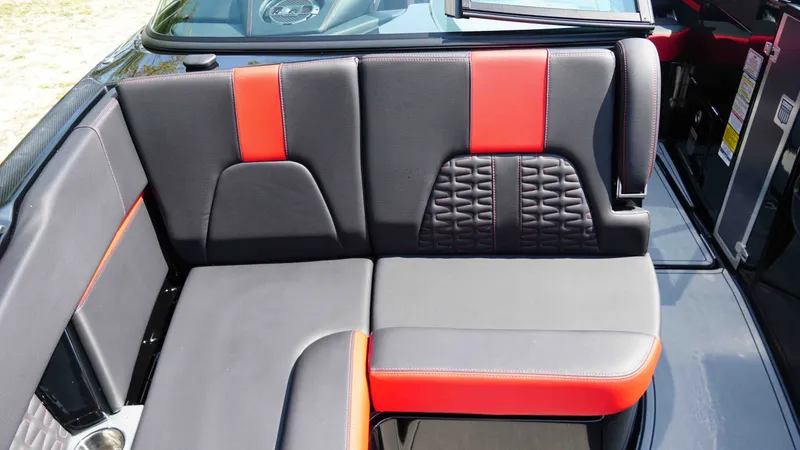 Slide: The Image of MasterCraft X26 2022 - 32