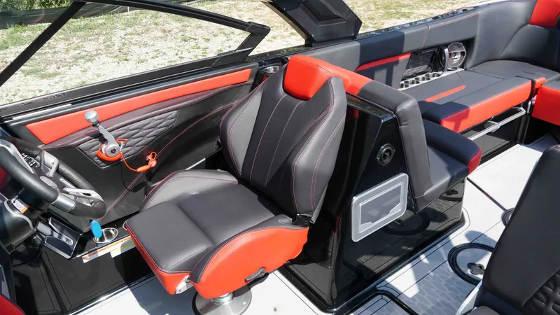 Slide: The Image of MasterCraft X26 2022 - 35