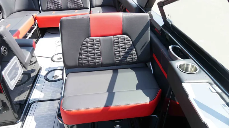 Slide: The Image of MasterCraft X26 2022 - 36