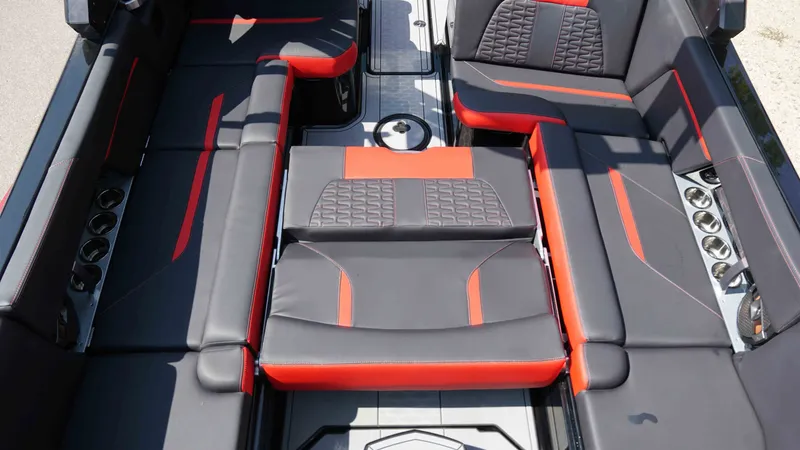 Slide: The Image of MasterCraft X26 2022 - 39