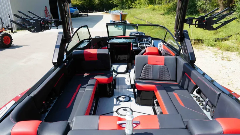 Slide: The Image of MasterCraft X26 2022 - 9