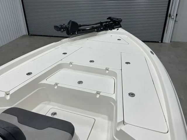 Slide: The Image of Skeeter SX 240 2015 - 16