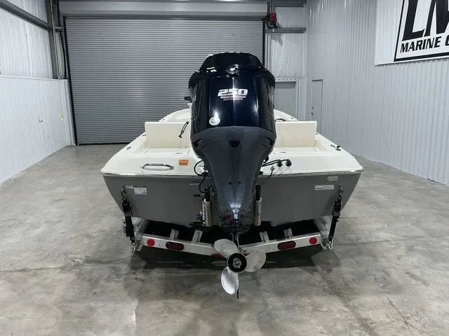 Slide: The Image of Skeeter SX 240 2015 - 3