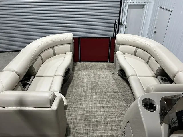 Slide: The Image of Harris Cruiser 220 2019 - 6