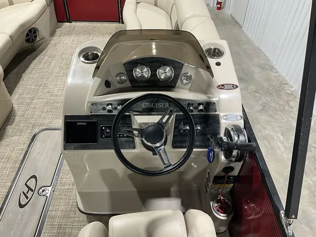 Slide: The Image of Harris Cruiser 220 2019 - 7