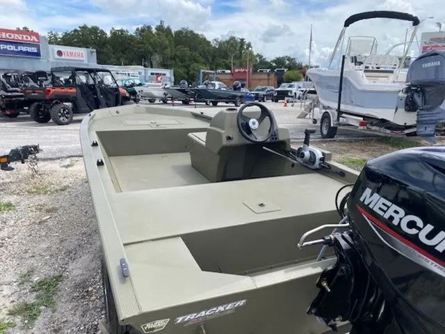 Slide: The Image of Tracker Grizzly 1648 Utility 2026 - 3