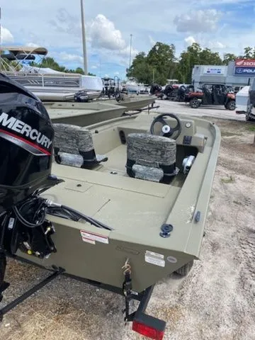 Slide: The Image of Tracker Grizzly® 1754 Utility 2026 - 4