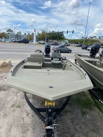 Slide: The Image of Tracker Grizzly® 1754 Utility 2026 - 5