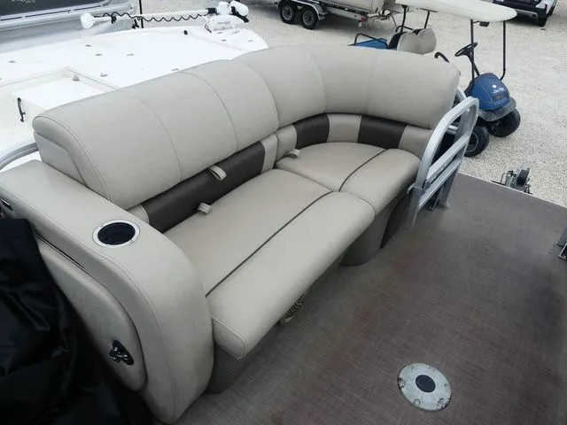 Slide: The Image of Sun Tracker SportFish 22 XP3 2022 - 10