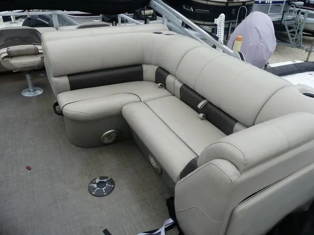 Slide: The Image of Sun Tracker SportFish 22 XP3 2022 - 12