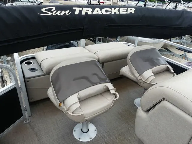 Slide: The Image of Sun Tracker SportFish 22 XP3 2022 - 13