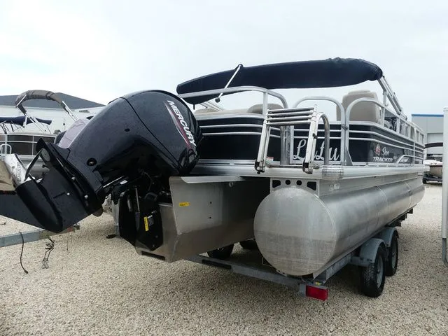 Slide: The Image of Sun Tracker SportFish 22 XP3 2022 - 6