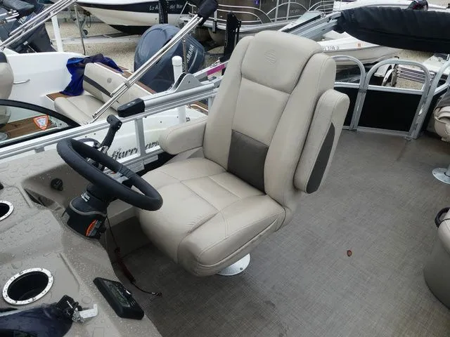 Slide: The Image of Sun Tracker SportFish 22 XP3 2022 - 7