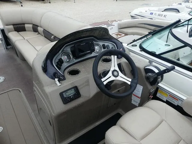 Slide: The Image of Sun Tracker SportFish 22 XP3 2022 - 8