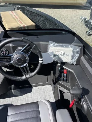 Slide: The Image of Alumacraft Competitor 175X Sport 2026 - 10