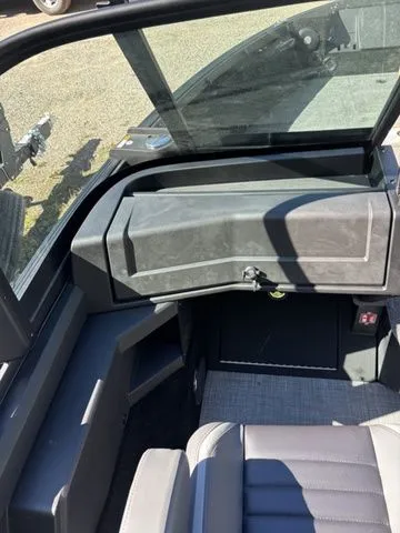 Slide: The Image of Alumacraft Competitor 175X Sport 2026 - 11