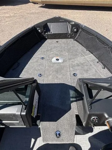 Slide: The Image of Alumacraft Competitor 175X Sport 2026 - 12