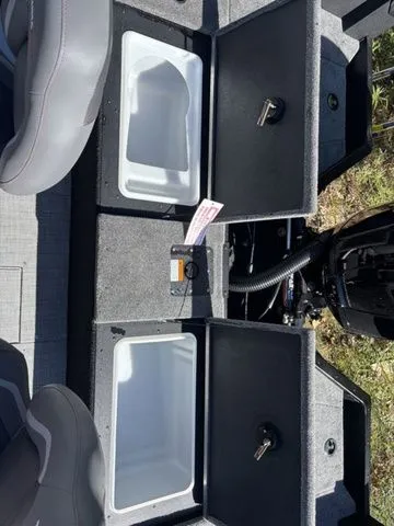 Slide: The Image of Alumacraft Competitor 175X Sport 2026 - 8