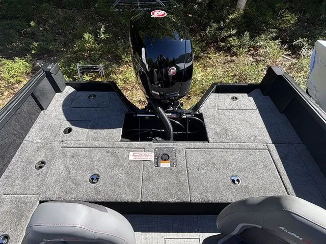 Slide: The Image of Alumacraft Competitor 175X Sport 2026 - 9