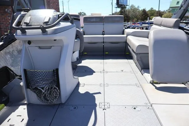 Slide: The Image of Sea-Doo PB SWT SPORT COMPACT 170 YL GALV 23 2023 - 10