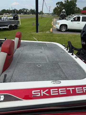 Slide: The Image of Skeeter FX21 2016 - 3