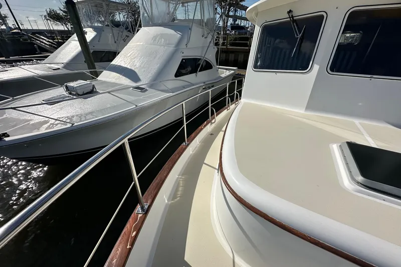 Slide: The Image of Kadey-Krogen 39 (1999) helm with Garmin and Raymarine navigation systems. - 44