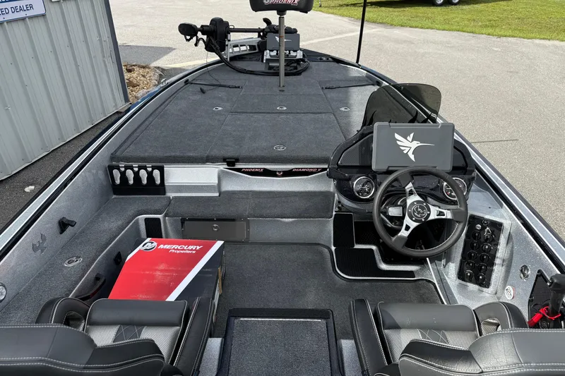 Slide: The Image of Dashboard of 2026 Phoenix 920 ELITE X II with Humminbird Xplore 10 display. - 14